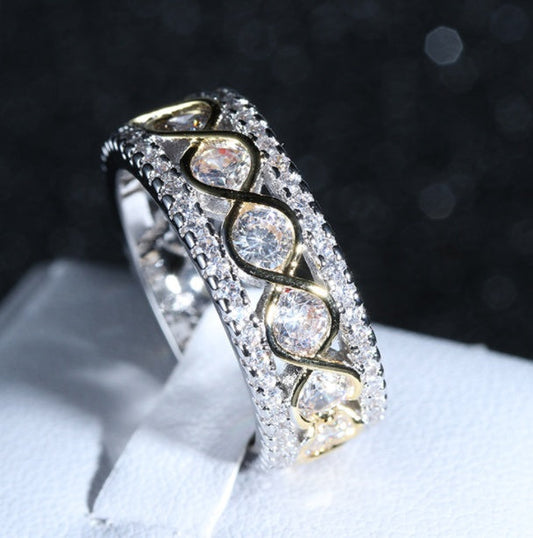 Elegant Female Promise Ring - Odiune