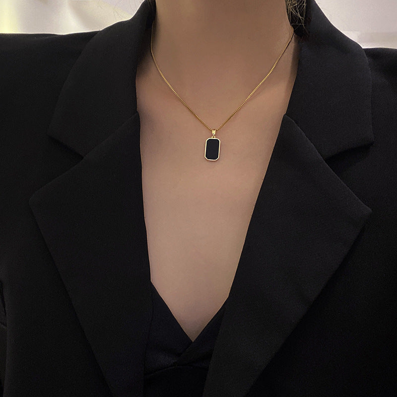 Rectangular Black Pendant Necklace - Odiune